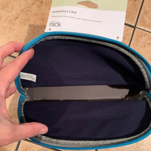 Nordstrom Rack Essentials Case New - Picture 2 of 2